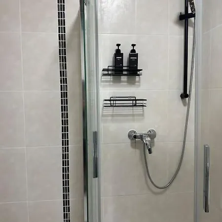 Luxus 2 Mit Stellplatz Und Balkon 莱比锡